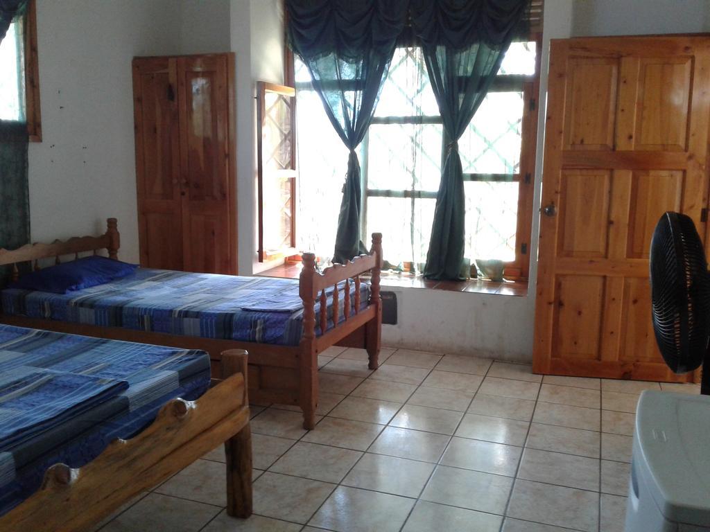 Villa Tortugas Monterrico Exteriör bild